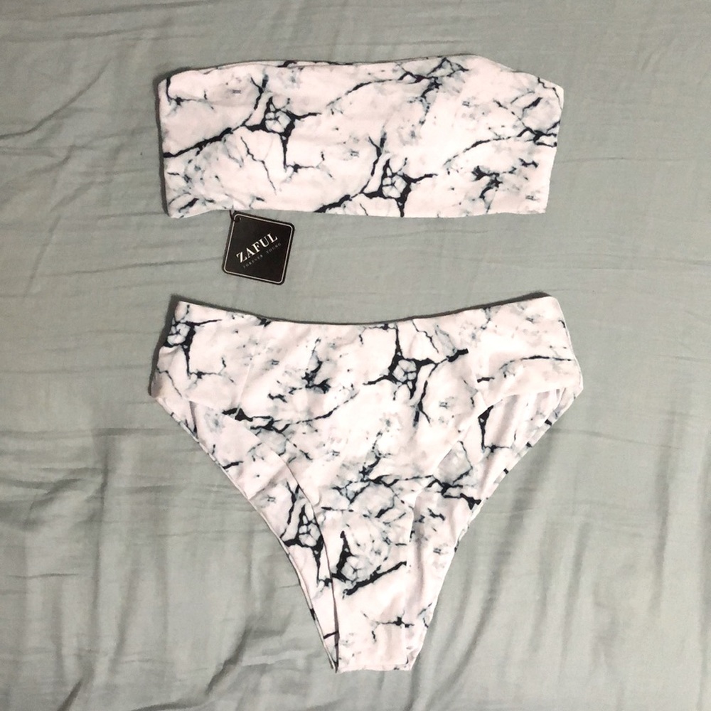 Never been worn marbleized stretchy bikini set